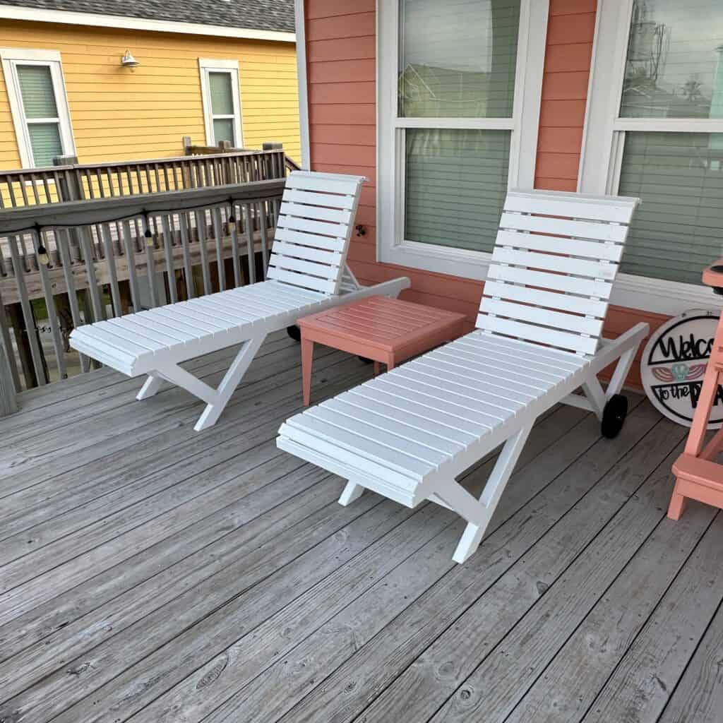 white chaise lounge chair